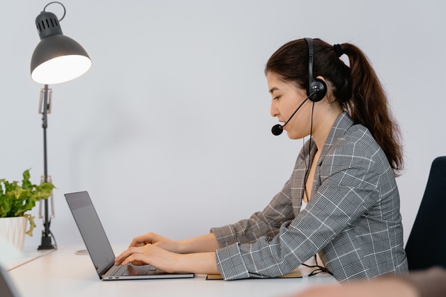 What-Should-You-Choose-Cold-Calls-Emails-Or-Both